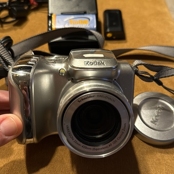 Vintage Kodak EasyShare Z612MP Zoom Digital Camera with/ Accessories - Picture 11 of 12